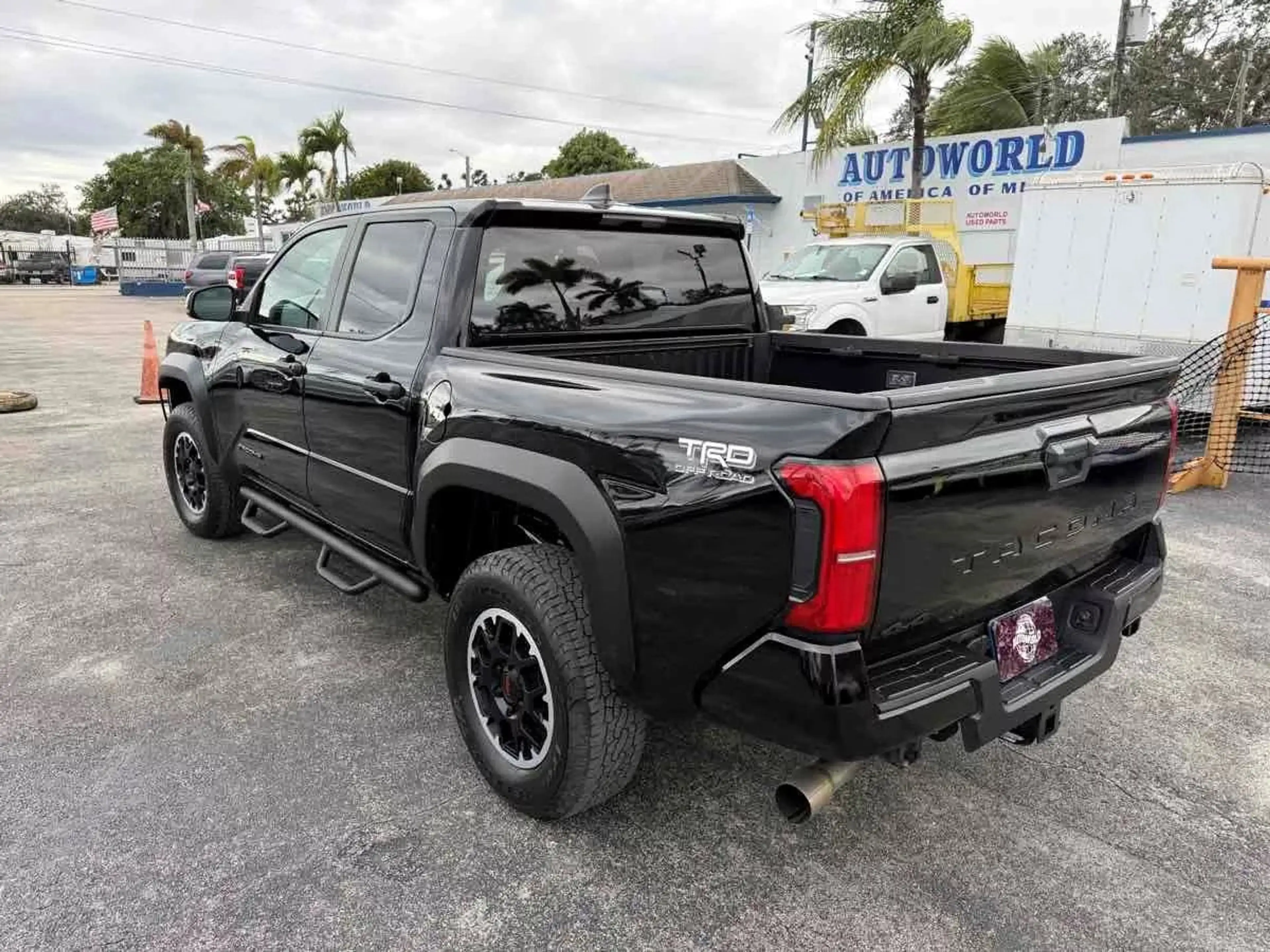 Toyota Tacoma a 4WD TRD Off Road Double Cab 5' Bed AT — photo 13