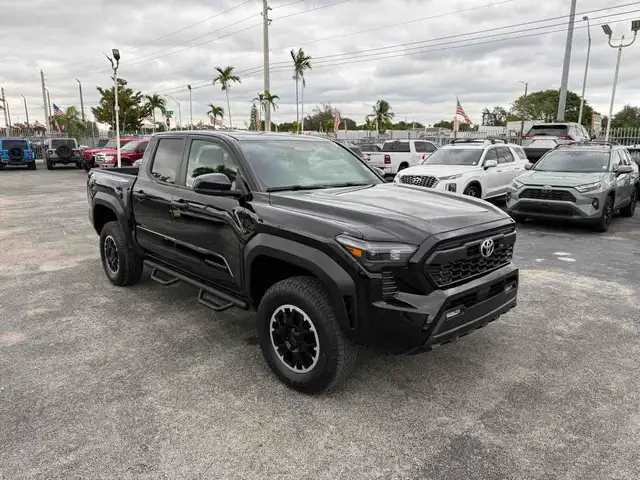 Toyota Tacoma a 4WD TRD Off Road Double Cab 5' Bed AT