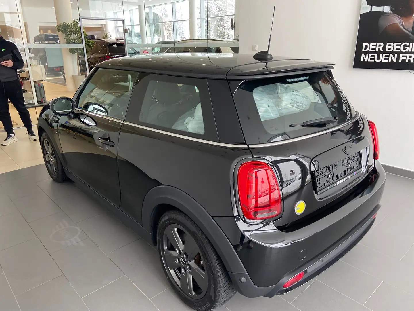 MINI Cooper SE MINI Cooper SE 32,6kWh Aut. Cooper SE Schwarz - 2