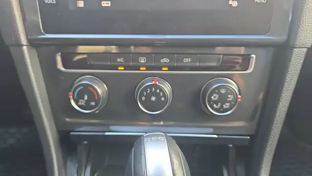 Volkswagen Golf view 13