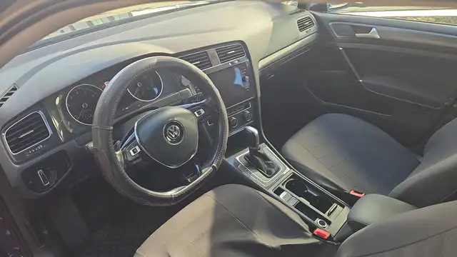 Volkswagen Golf view 8