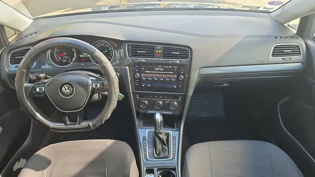 Volkswagen Golf view 11