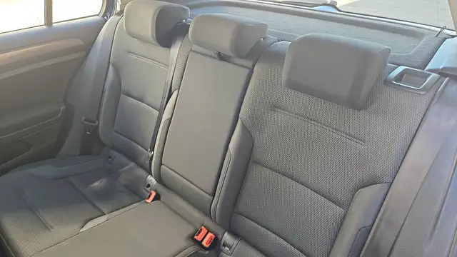 Volkswagen Golf view 9