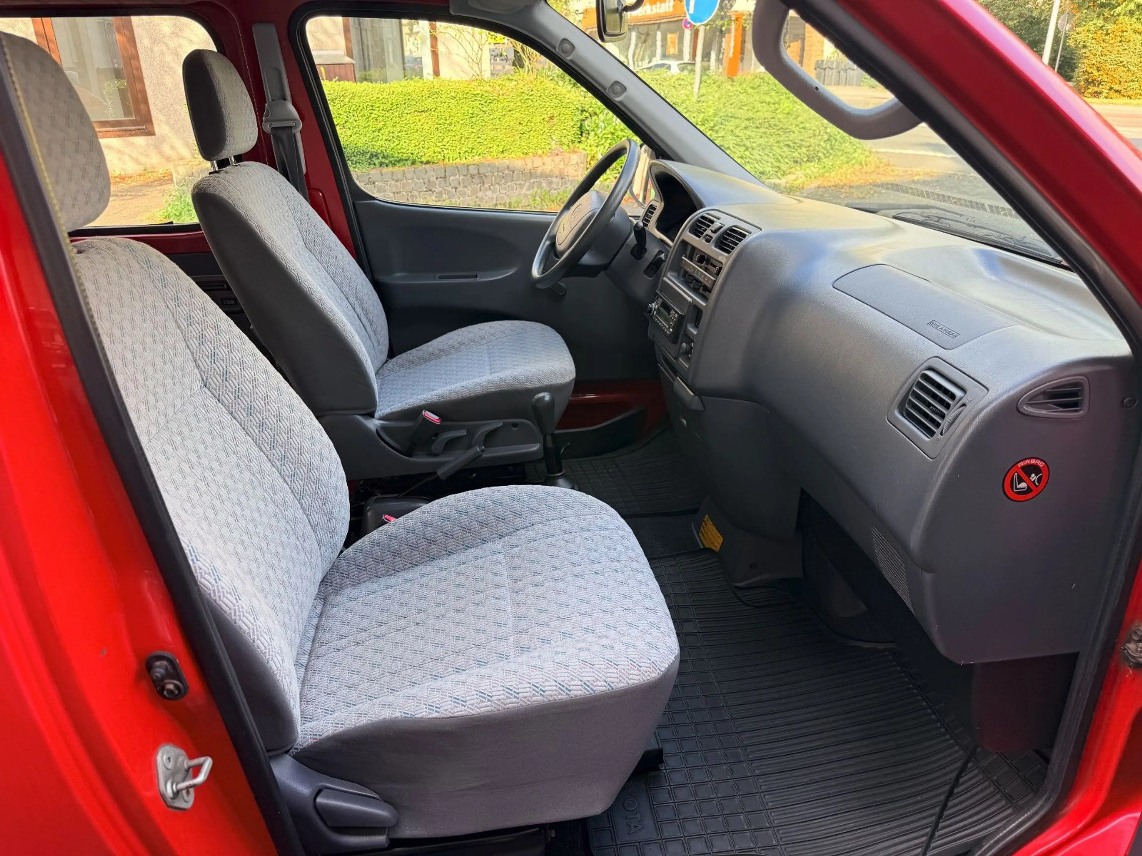 Toyota Hiace 2.5 Diesel D4D, 8-Sitzer, 1. Hand — photo 13