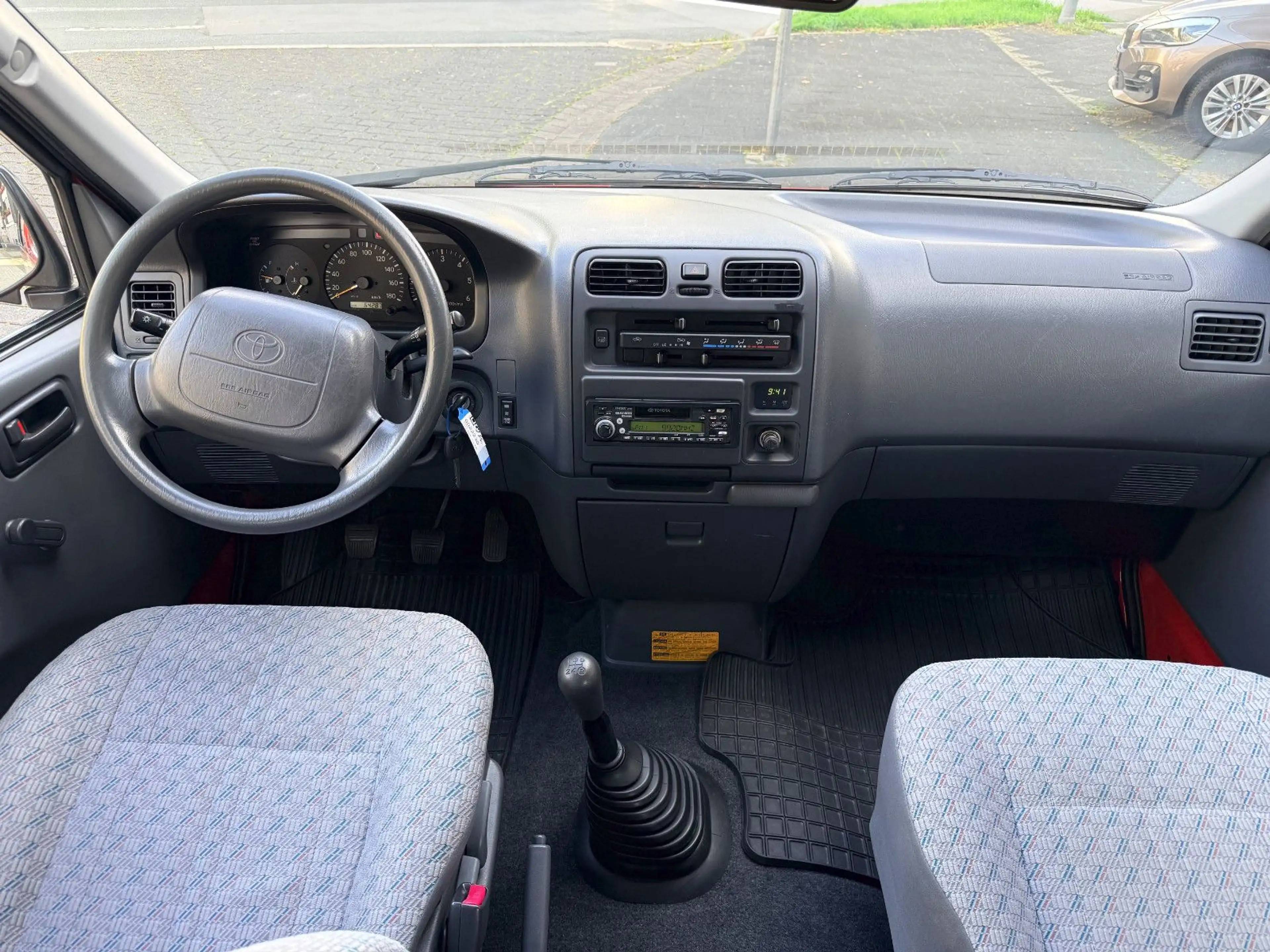 Toyota Hiace 2.5 Diesel D4D, 8-Sitzer, 1. Hand — photo 8