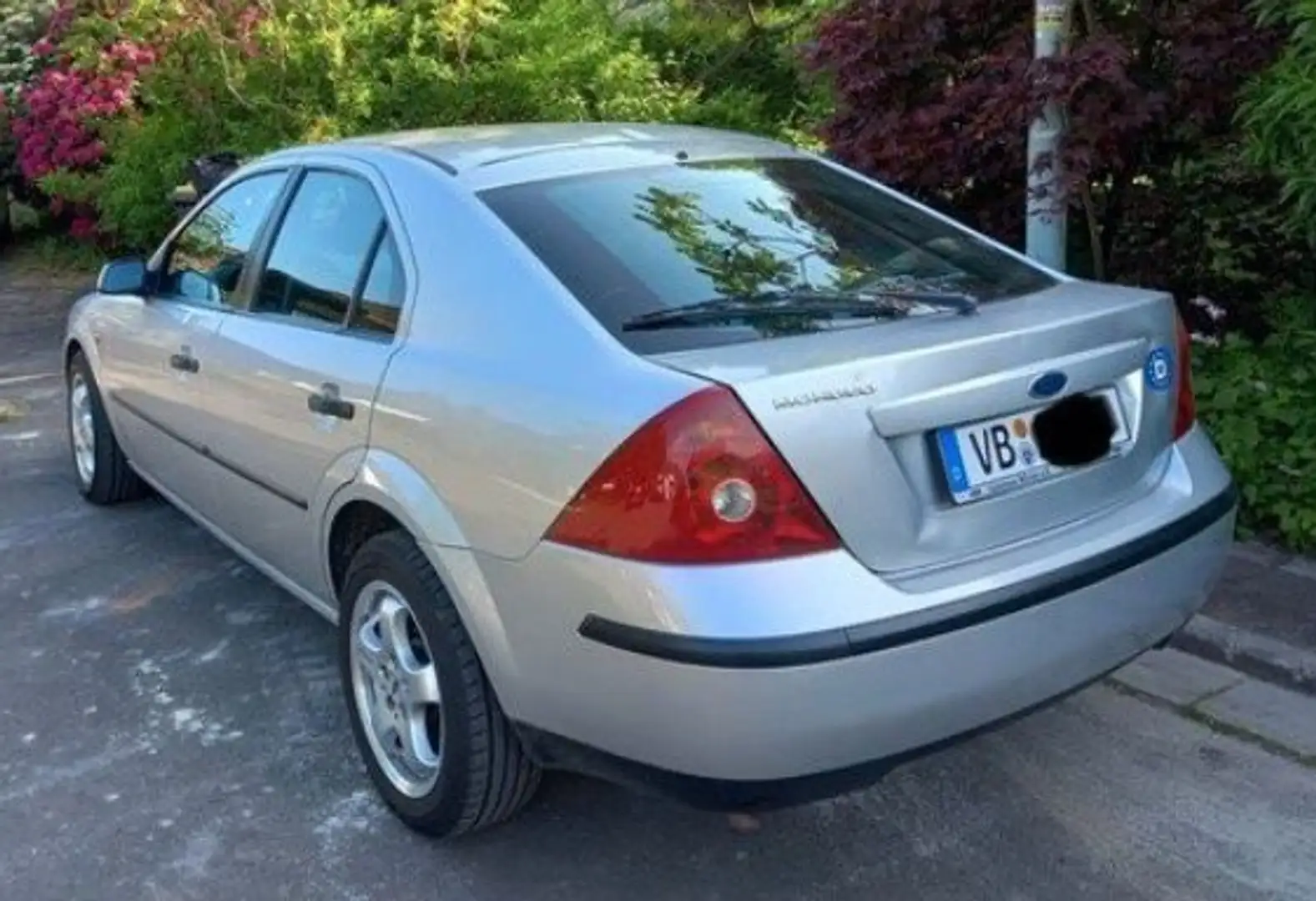 Ford Mondeo Mondeo 1.8 Ambiente Silber - 2