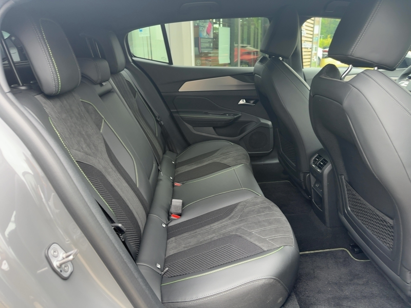 Peugeot 408 Plug-In Hybrid 225 GT*NAVI*360°-Kamera*LED** — photo 12