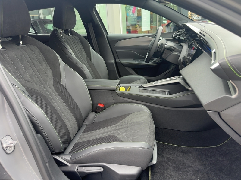 Peugeot 408 Plug-In Hybrid 225 GT*NAVI*360°-Kamera*LED** — photo 11