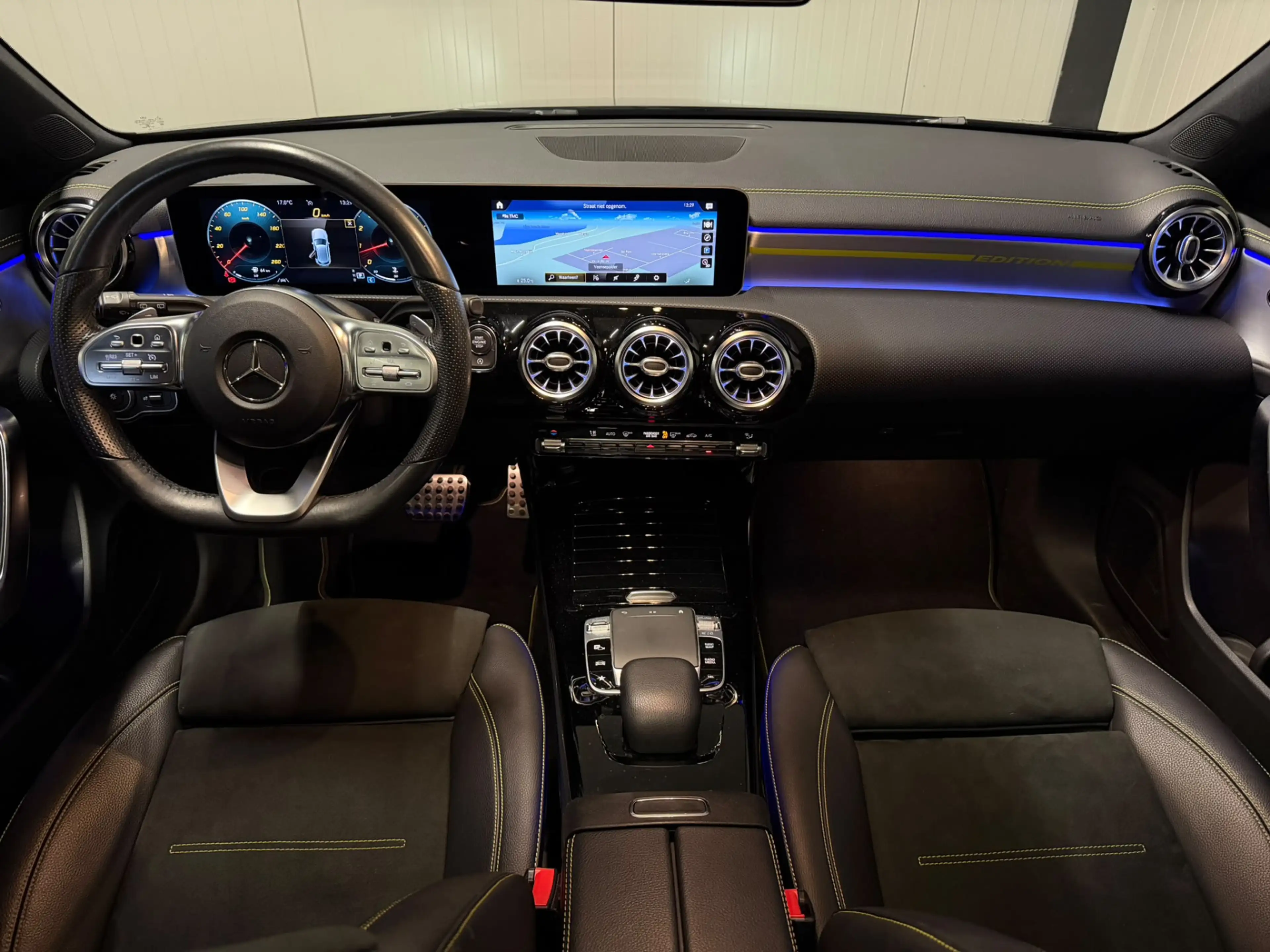 Mercedes-Benz A 250 Premium Plus Edition 1 PANO SFEER WIDESCREEN Night — photo 20