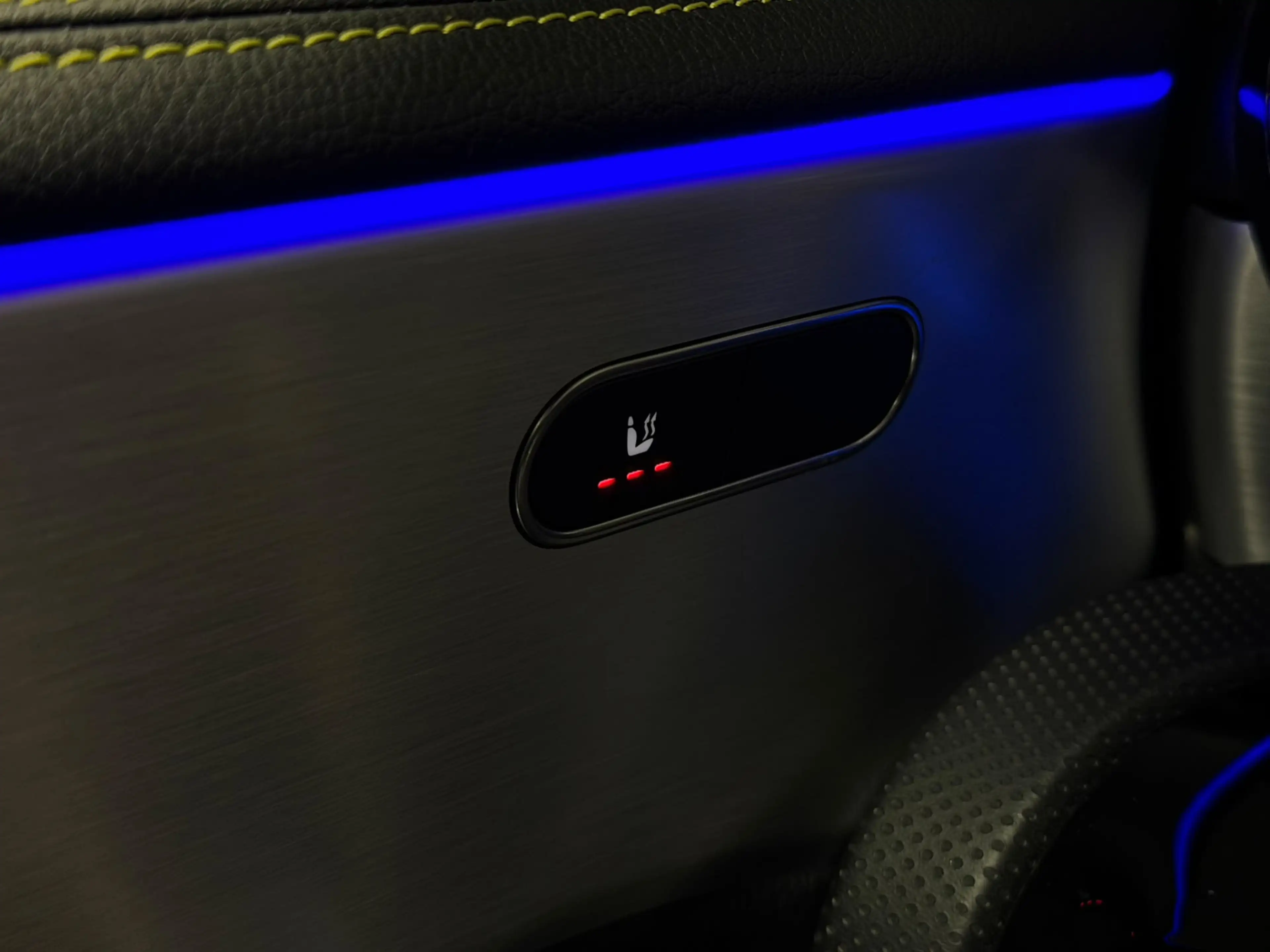 Mercedes-Benz A 250 Premium Plus Edition 1 PANO SFEER WIDESCREEN Night — photo 18