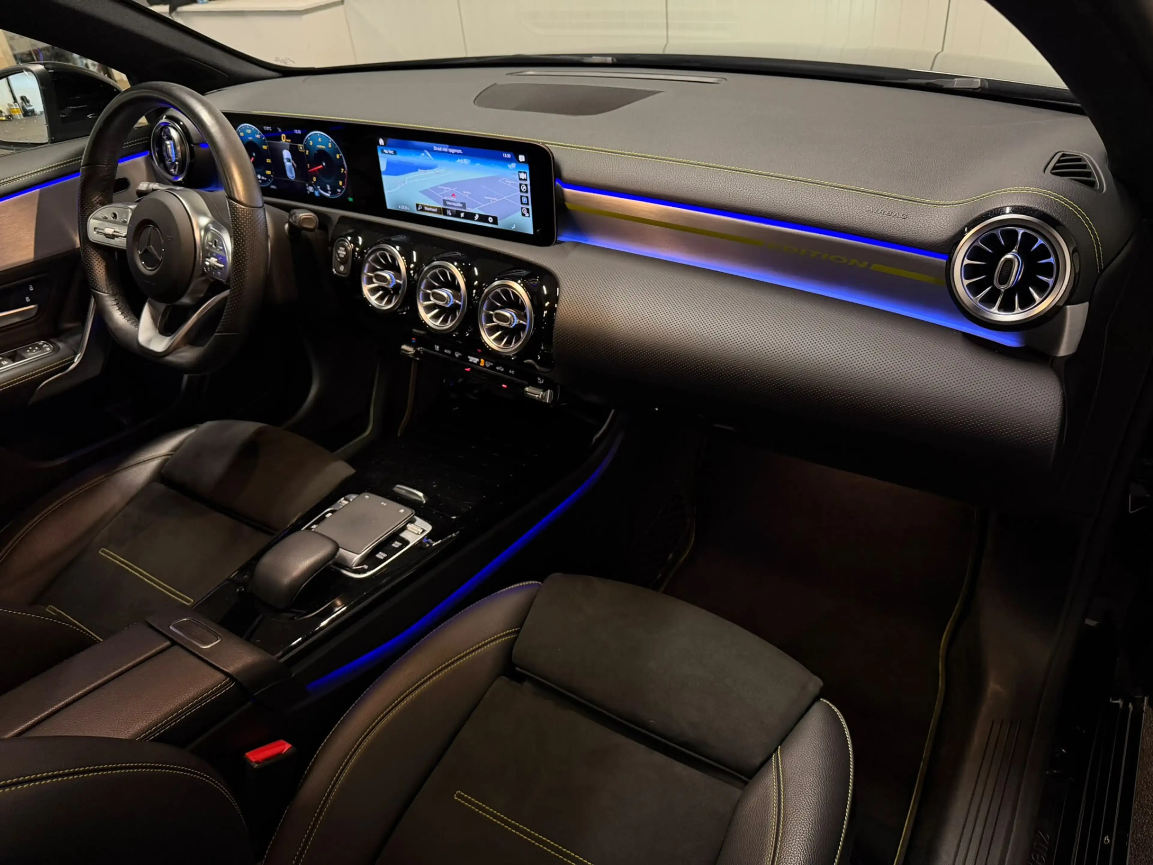 Mercedes-Benz A 250 Premium Plus Edition 1 PANO SFEER WIDESCREEN Night — photo 22