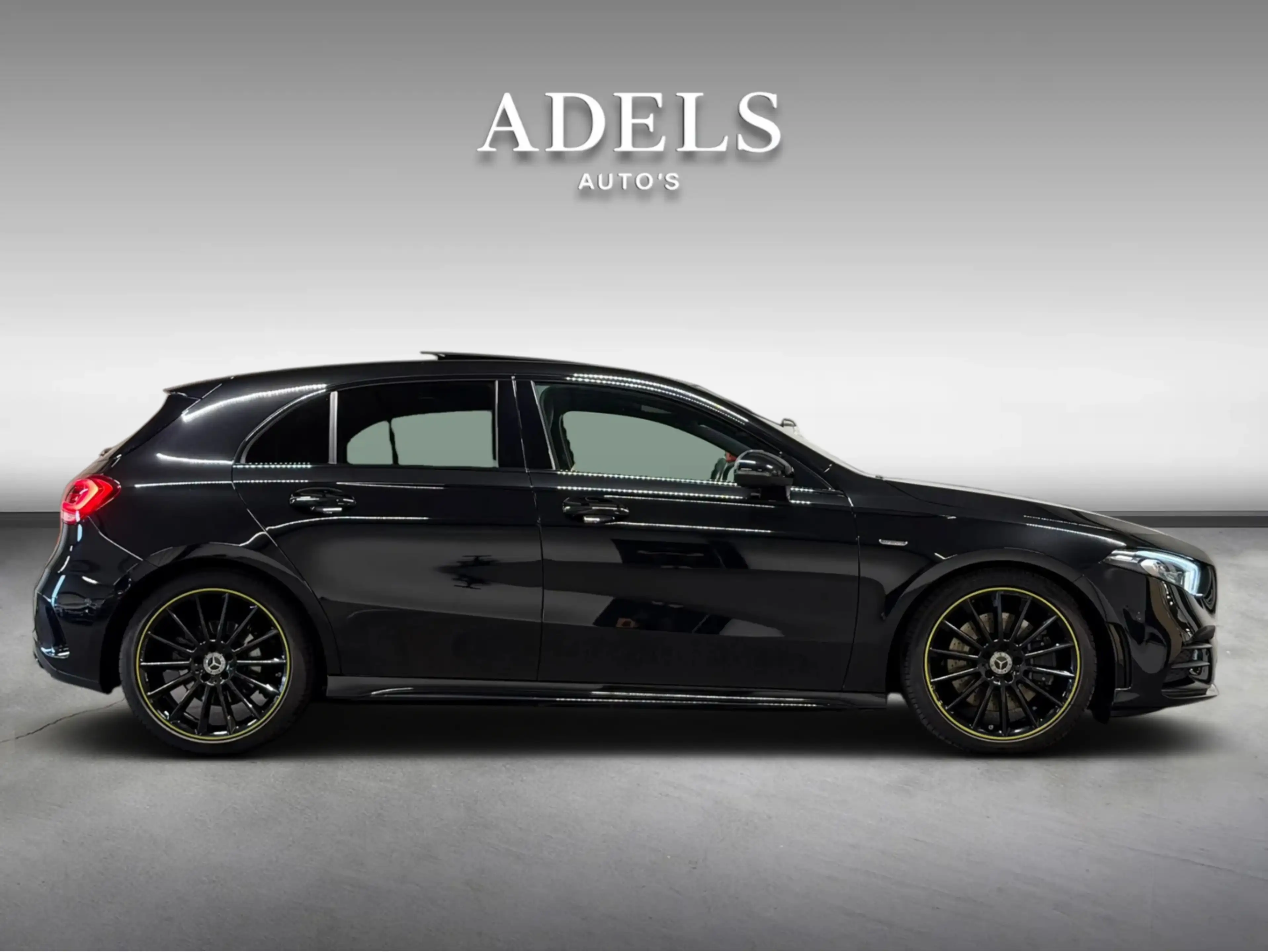 Mercedes-Benz A 250 Premium Plus Edition 1 PANO SFEER WIDESCREEN Night — photo 5