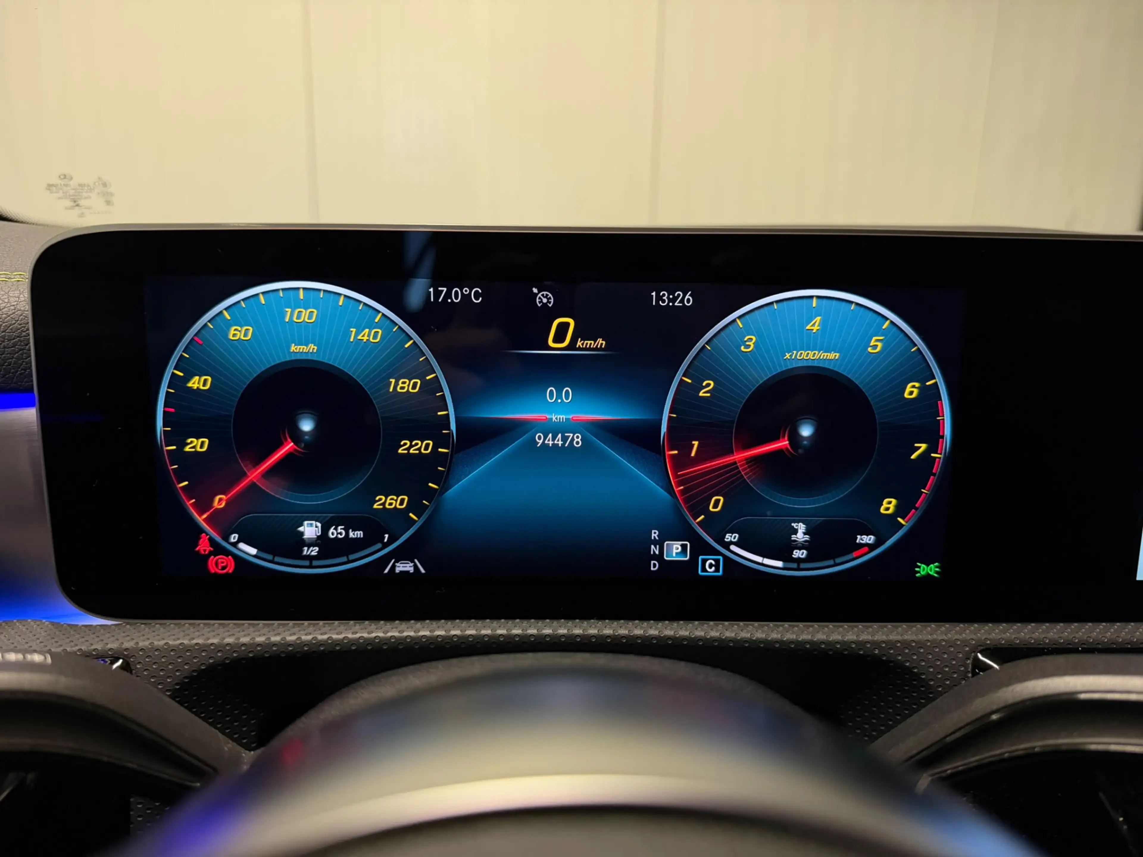 Mercedes-Benz A 250 Premium Plus Edition 1 PANO SFEER WIDESCREEN Night — photo 12