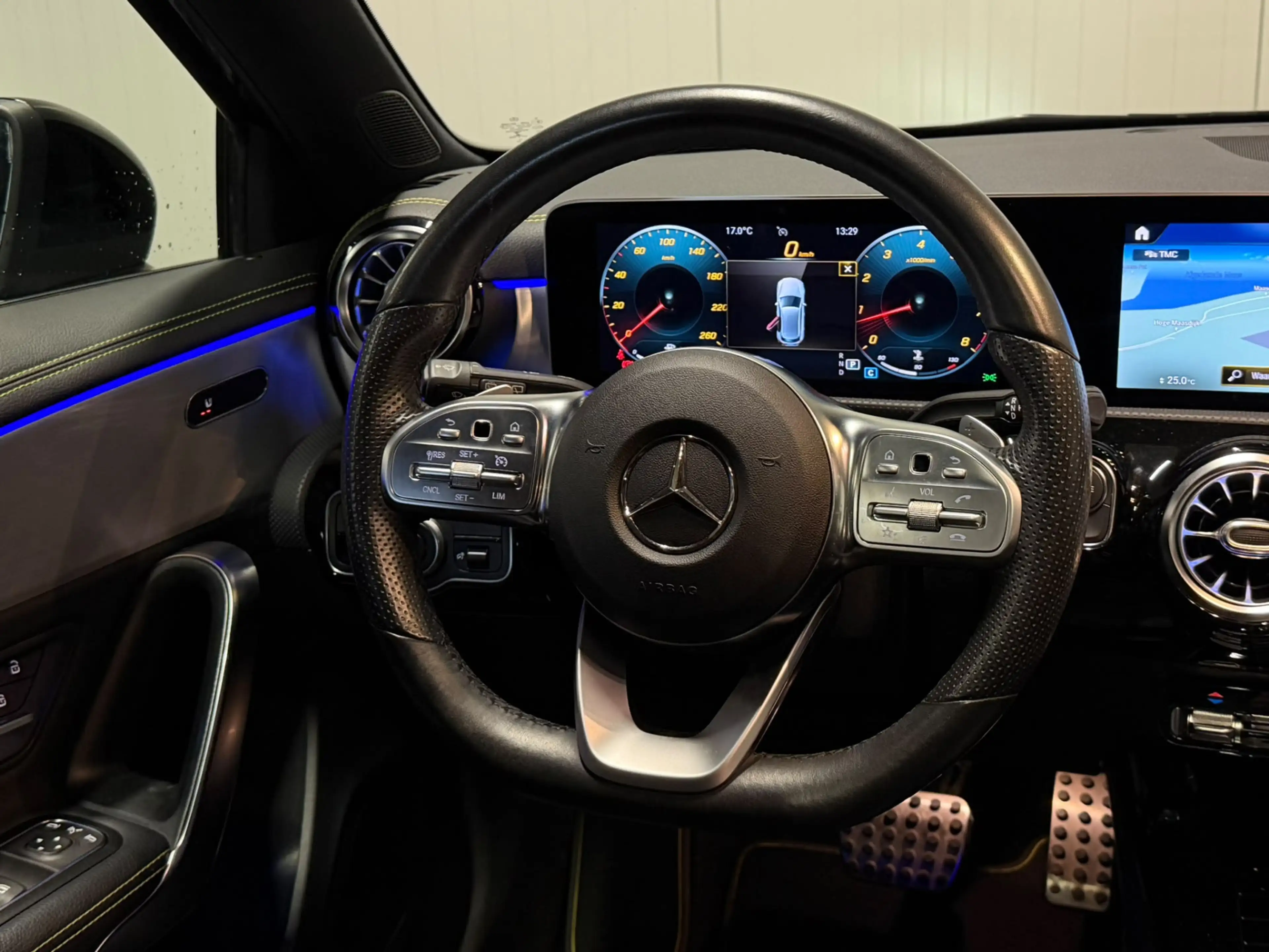 Mercedes-Benz A 250 Premium Plus Edition 1 PANO SFEER WIDESCREEN Night — photo 21