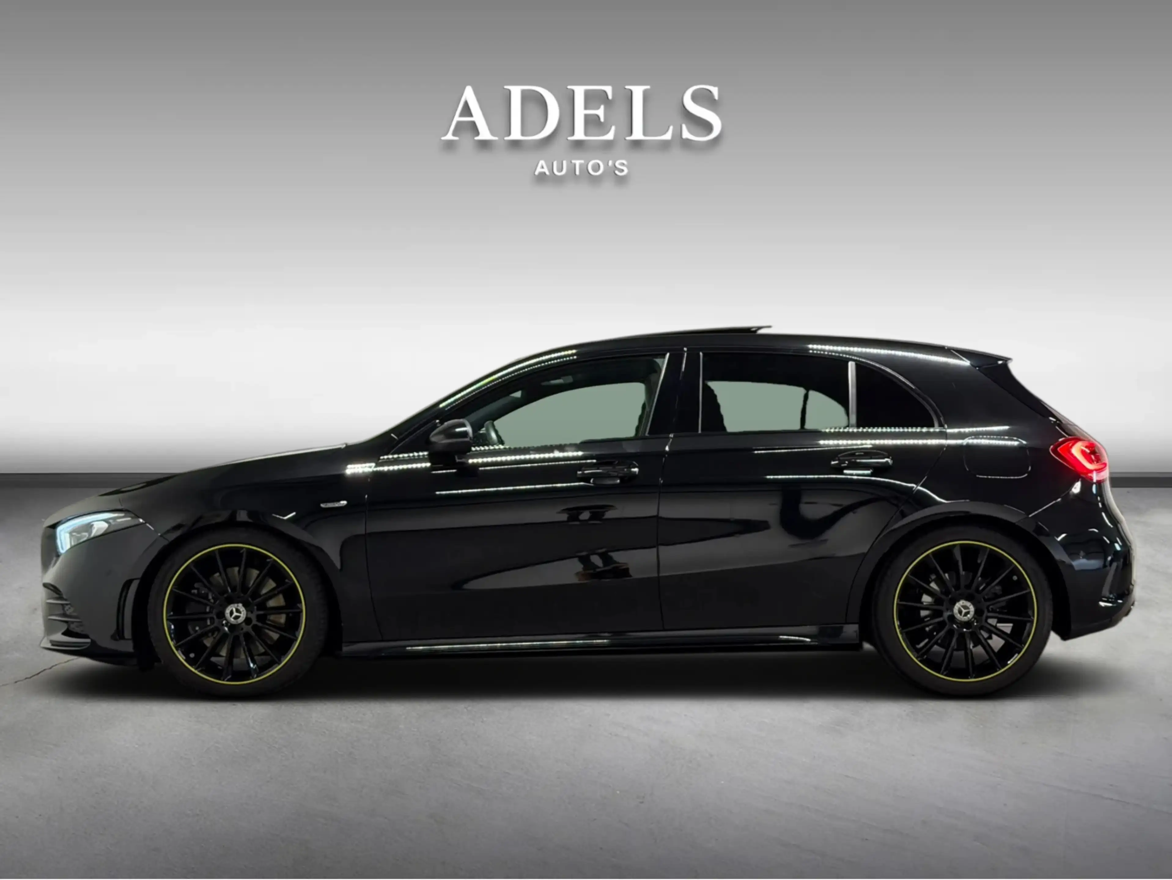 Mercedes-Benz A 250 Premium Plus Edition 1 PANO SFEER WIDESCREEN Night — photo 4