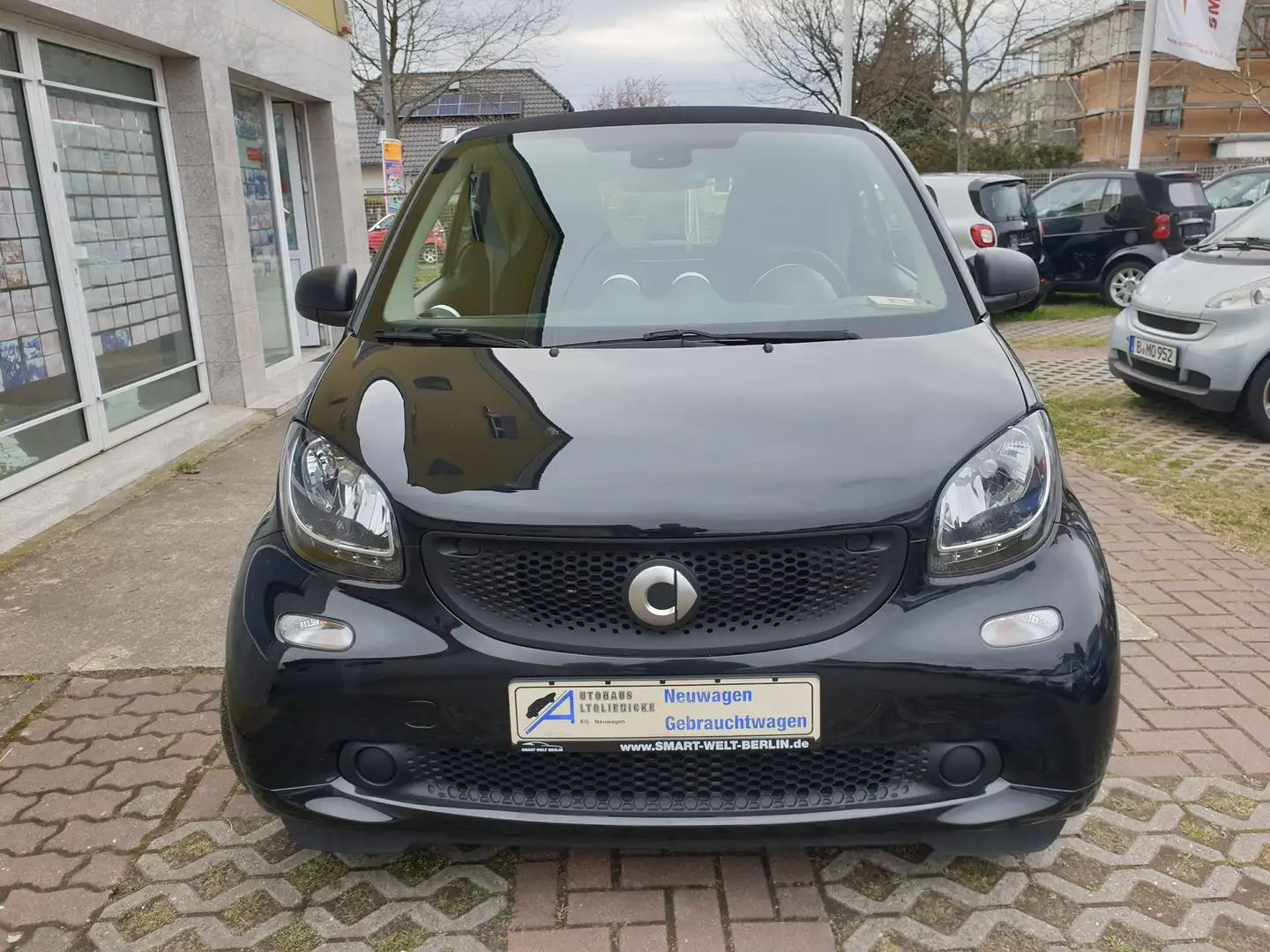smart forTwo coupe Schwarz - 2