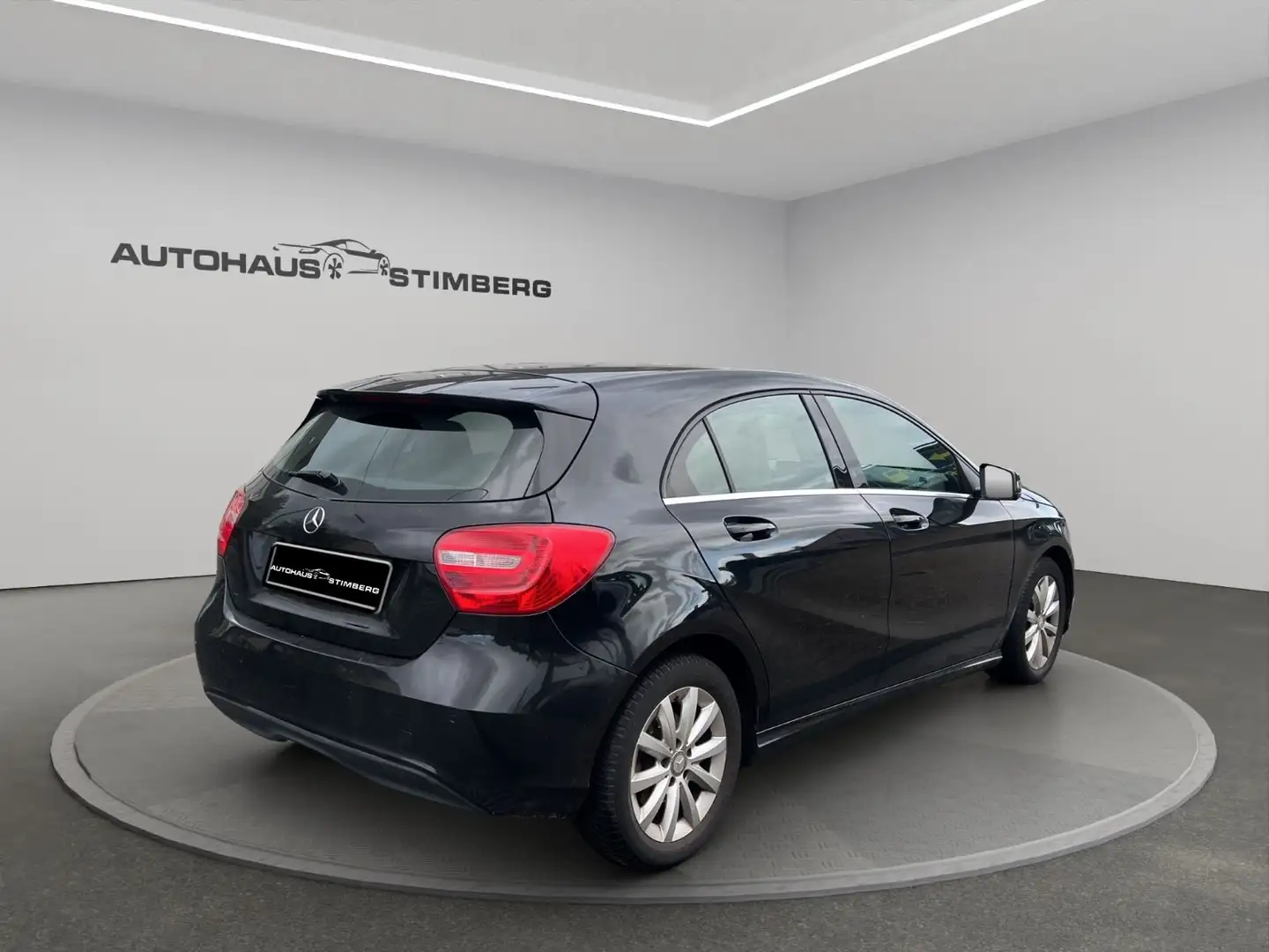Mercedes-Benz A 180 BlueEfficiency*PDC*SITZHEIZUNG*TEILLEDER* Schwarz - 2