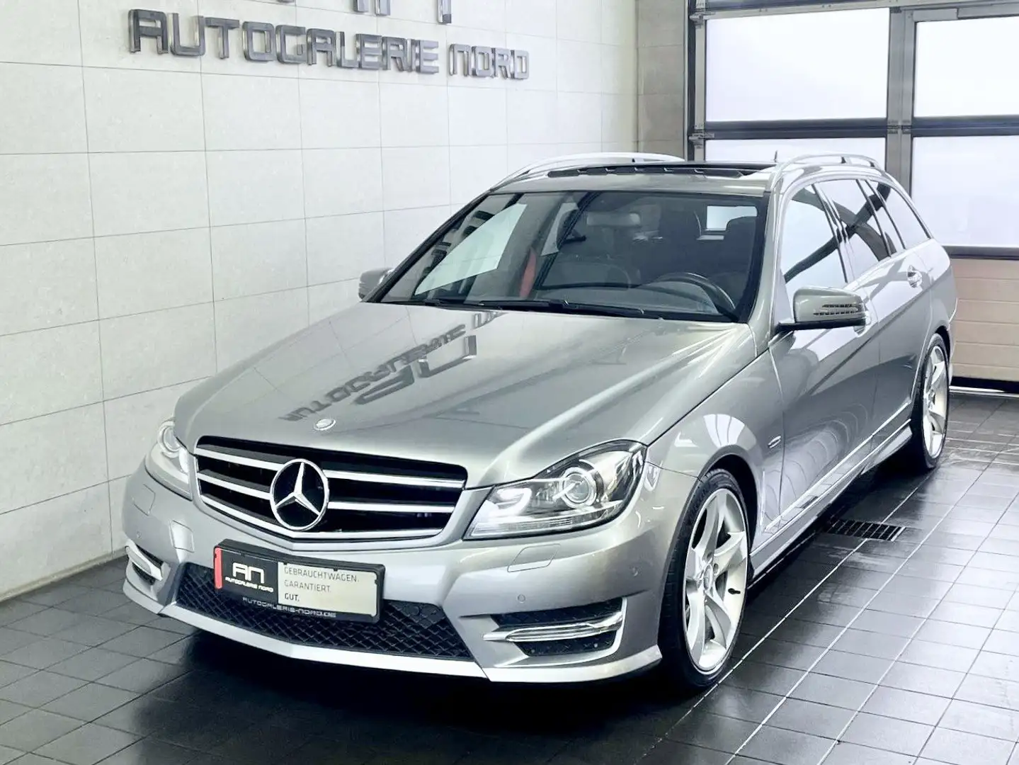 Mercedes-Benz C 250 4M AMG Line+Premium-Paket+e.SHD+AHK+ Silber - 2
