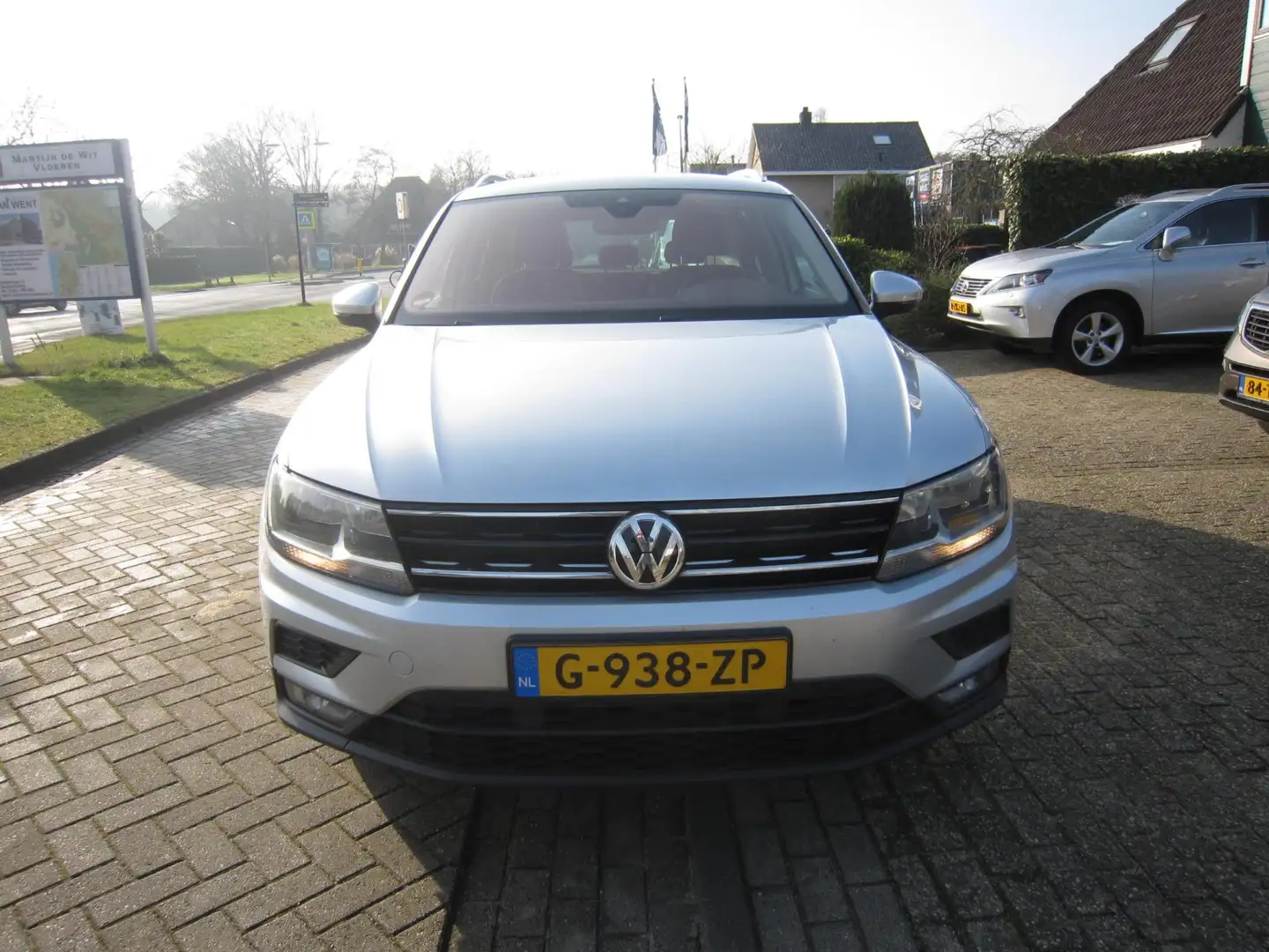 Volkswagen Tiguan 1.5 TSI Comfortline Business Grijs - 2