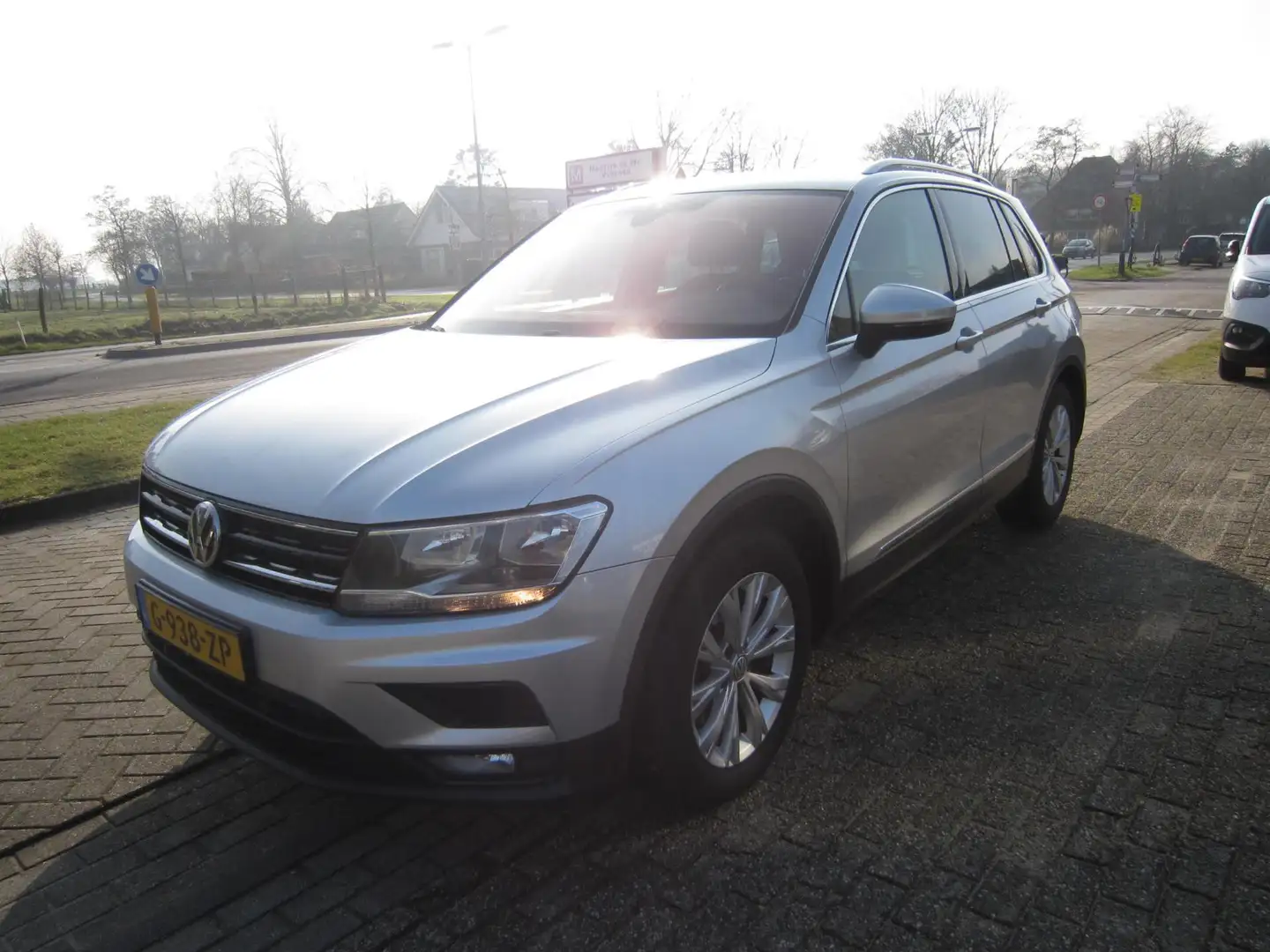Volkswagen Tiguan 1.5 TSI Comfortline Business Grijs - 1