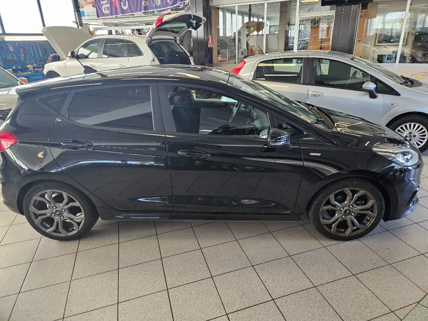 Ford Fiesta 1.0 Ecoboost Hybrid 125 CV 5 porte ST-Line Schwarz - 2