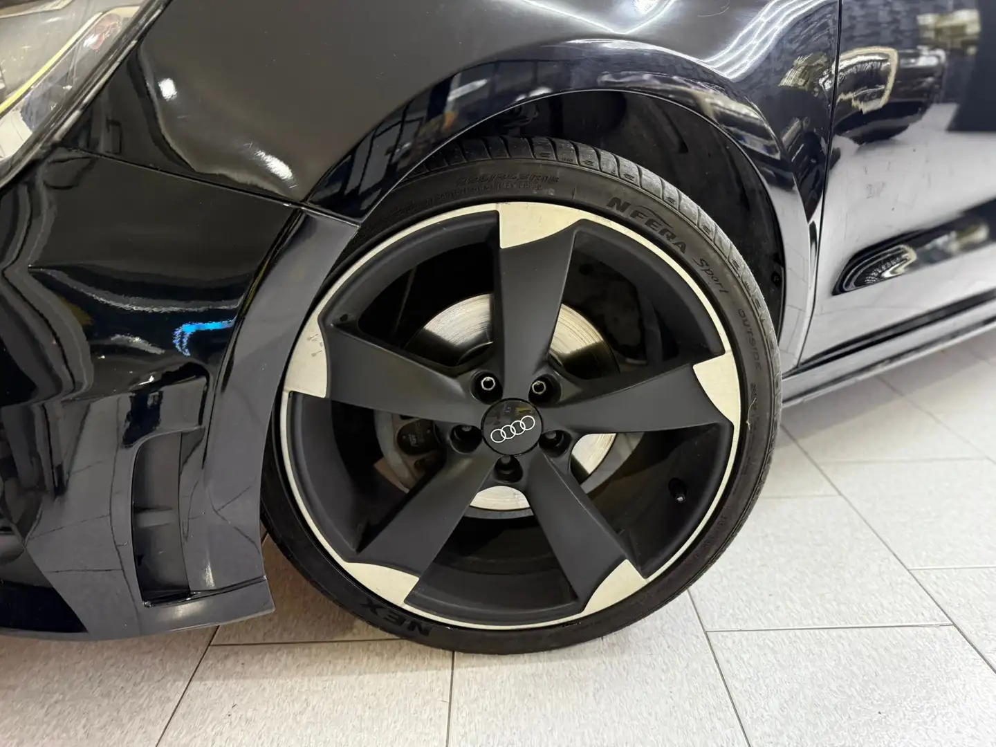 Audi A1 A1 1.6 tdi Ambition 105cv Schwarz - 2