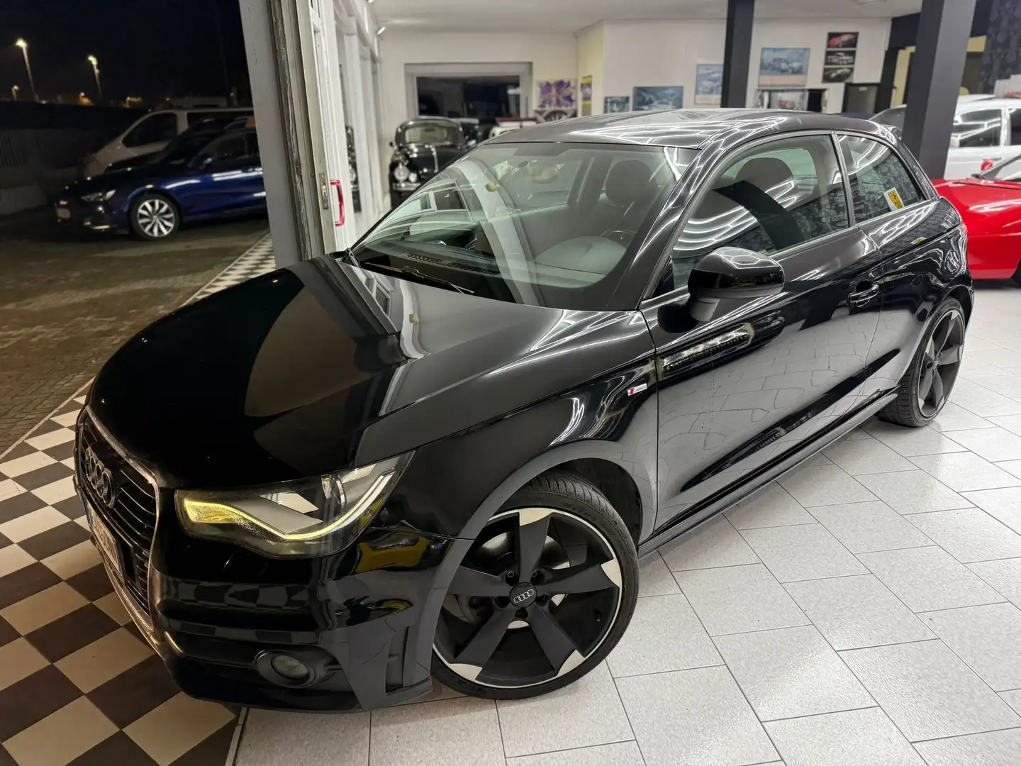 Audi A1 A1 1.6 tdi Ambition 105cv Schwarz - 1