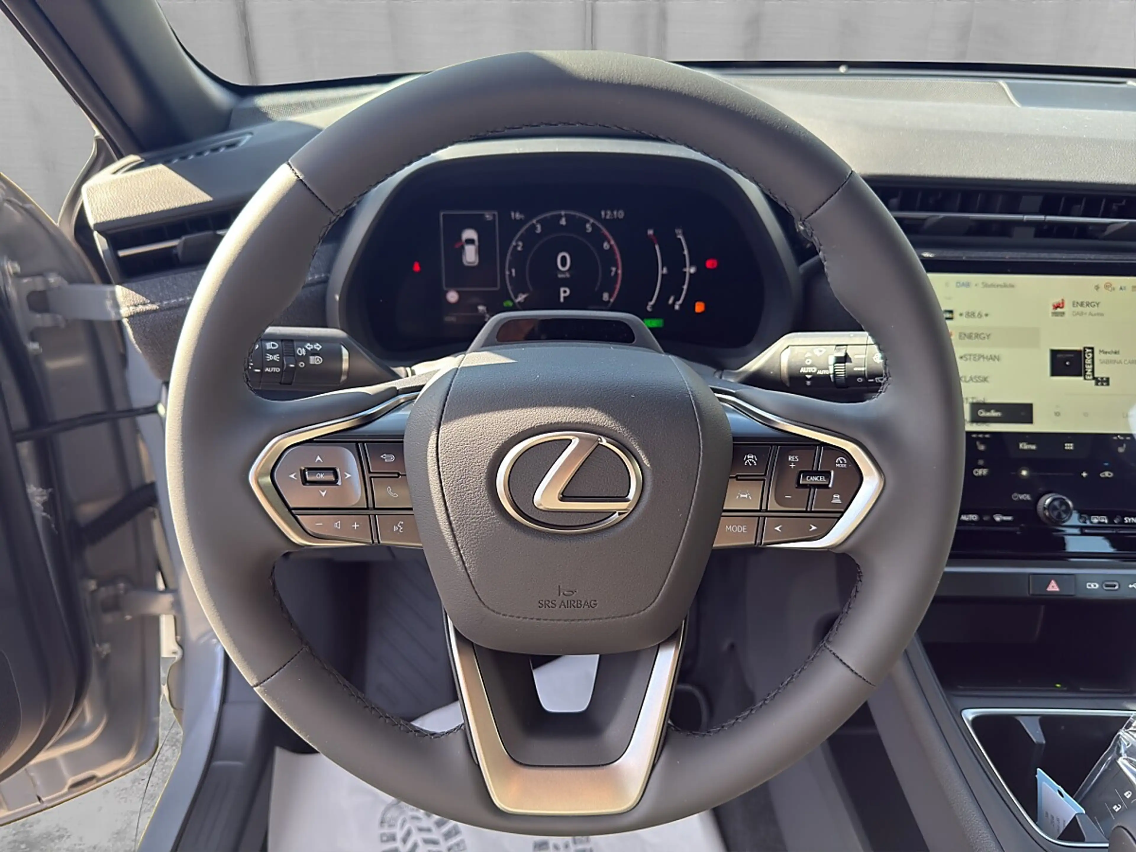 Lexus LBX Basis 136 PS 2WD — photo 12