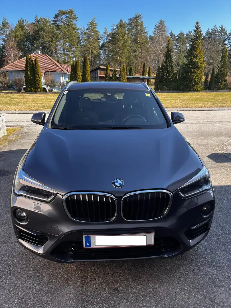 BMW X1 sDrive 18d M Sport Line Aut. Grau - 1