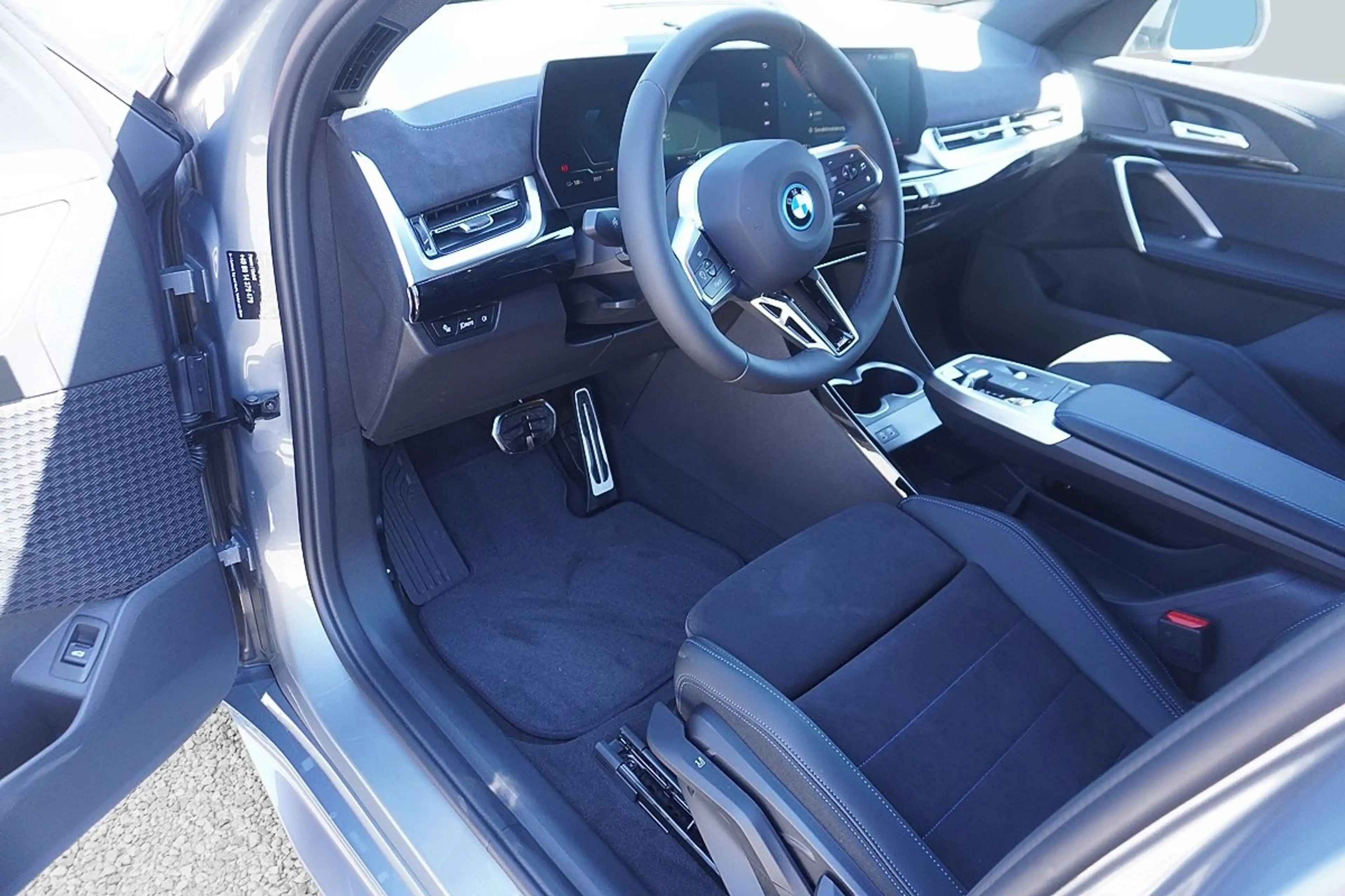 BMW iX2 eDrive20 M Sport AHK Kamera Driving Assistant Spor — photo 3