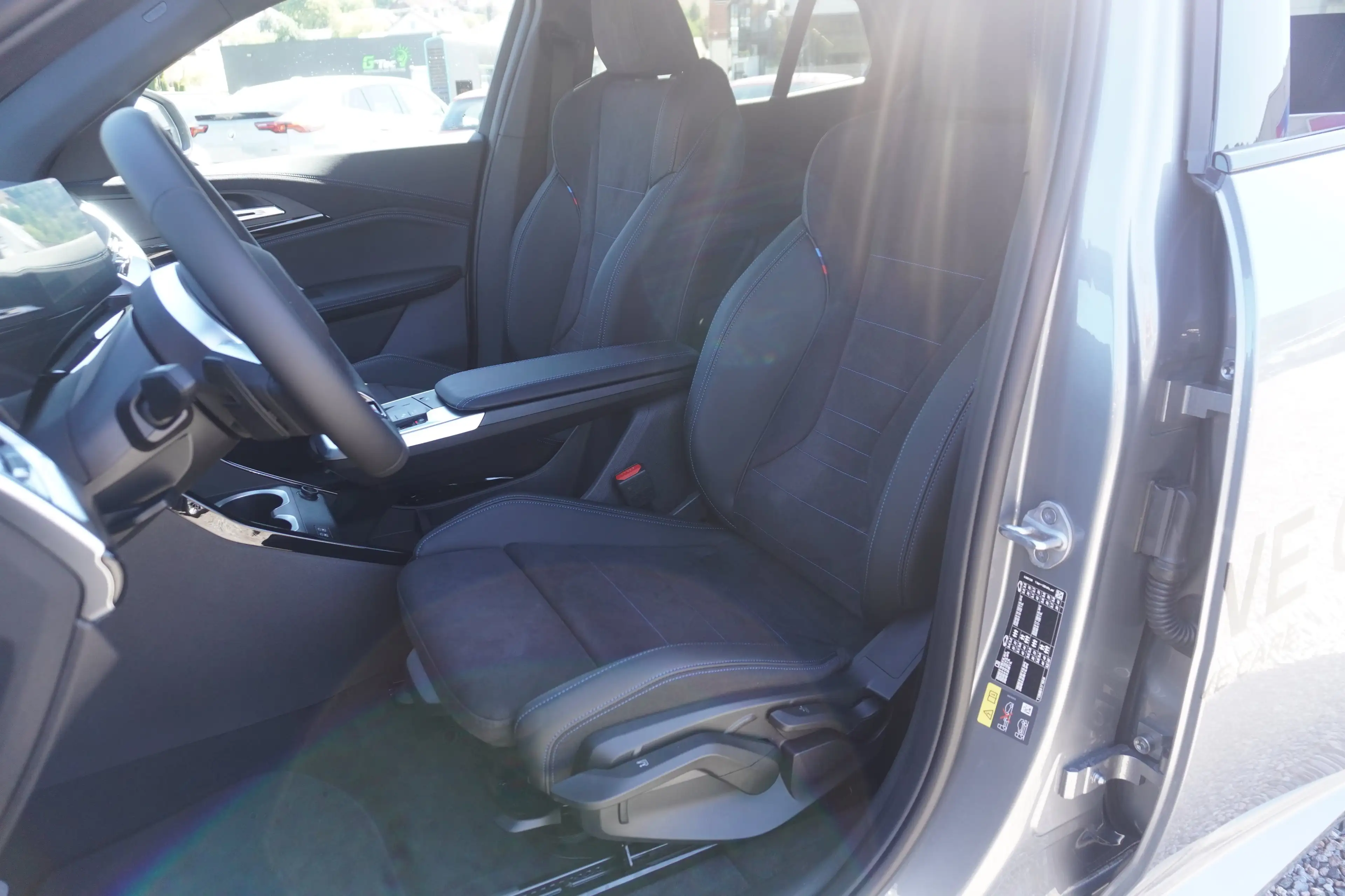 BMW iX2 eDrive20 M Sport AHK Kamera Driving Assistant Spor — photo 15