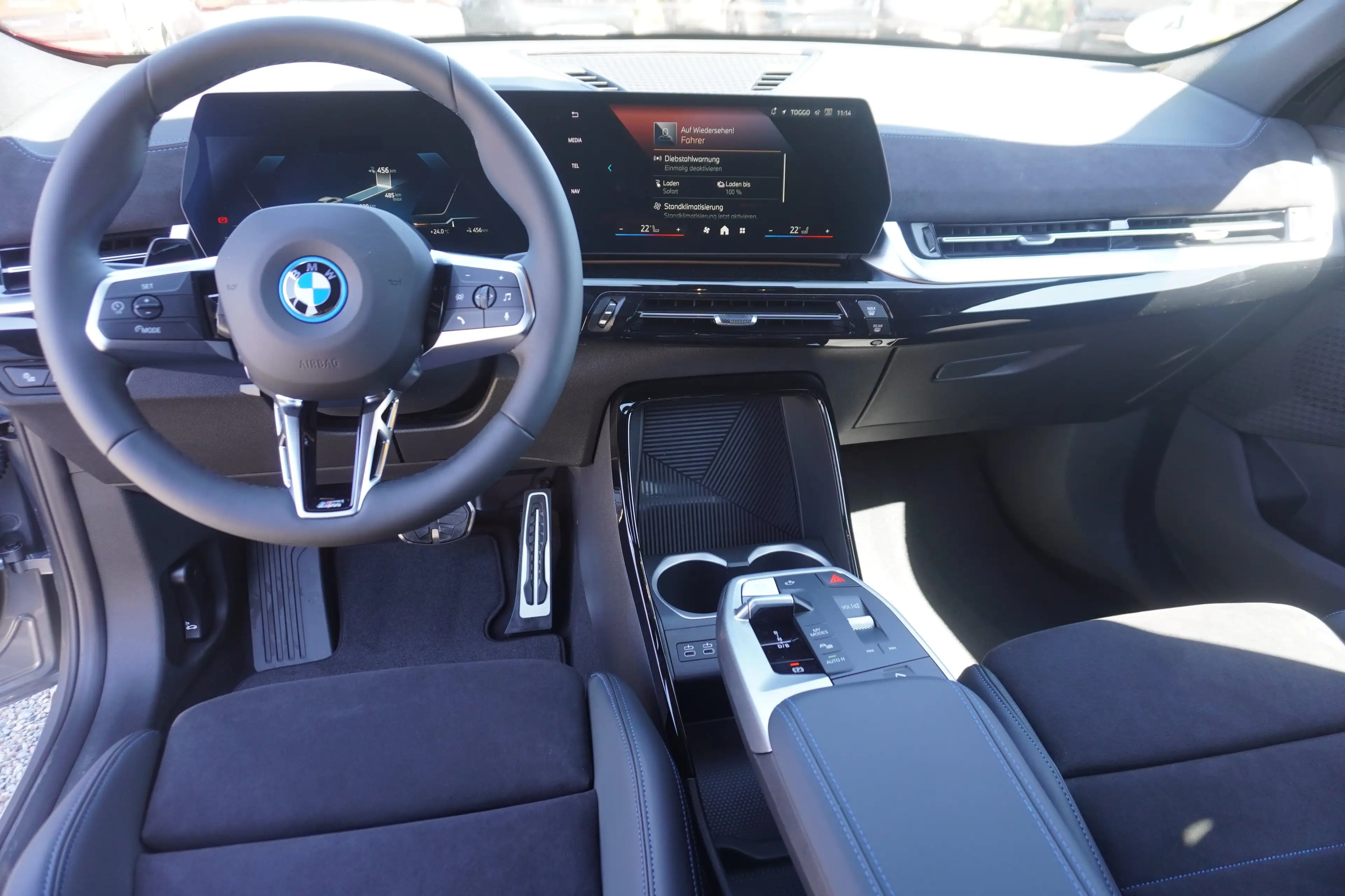 BMW iX2 eDrive20 M Sport AHK Kamera Driving Assistant Spor — photo 7