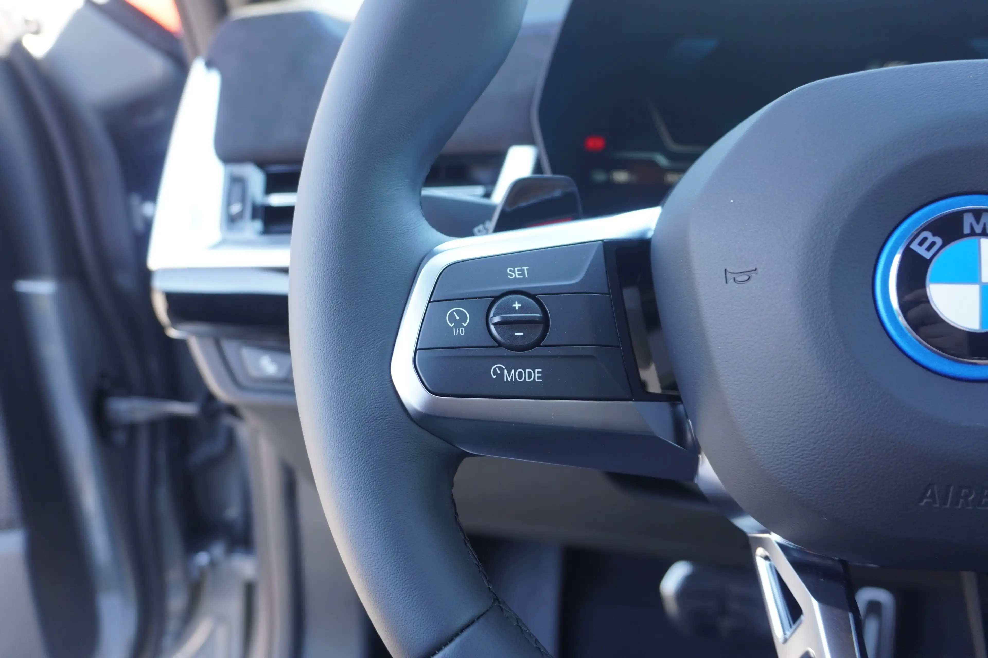 BMW iX2 eDrive20 M Sport AHK Kamera Driving Assistant Spor — photo 8