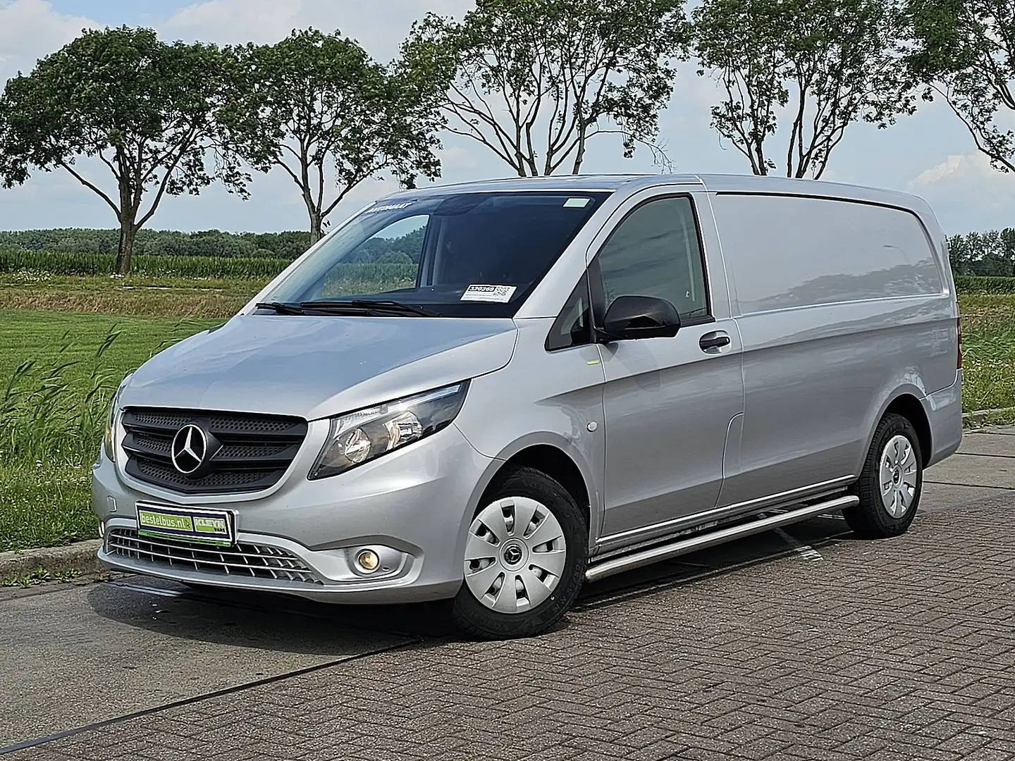 Mercedes-Benz Vito 116 L2H1 Automaat Euro6! Zilver - 2