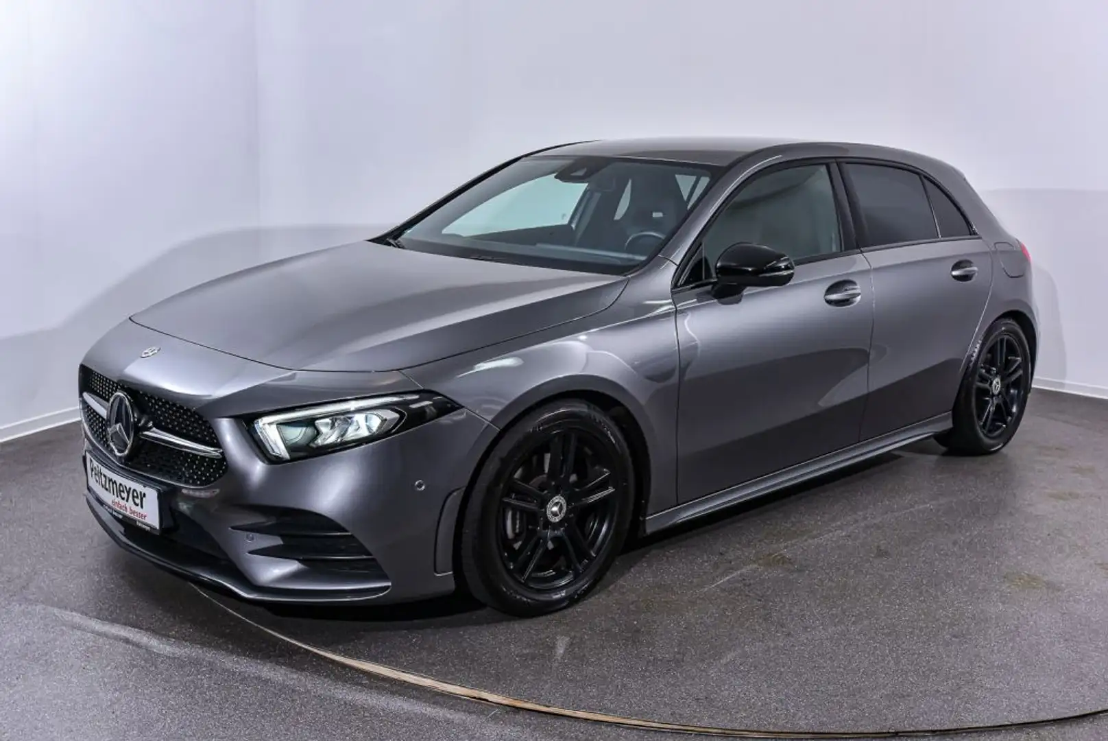 Mercedes-Benz A 200 AMG Line Grau - 1