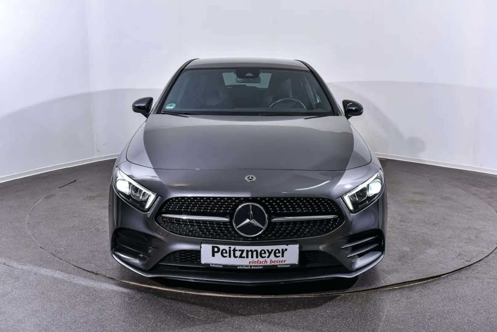 Mercedes-Benz A 200 AMG Line Grau - 2