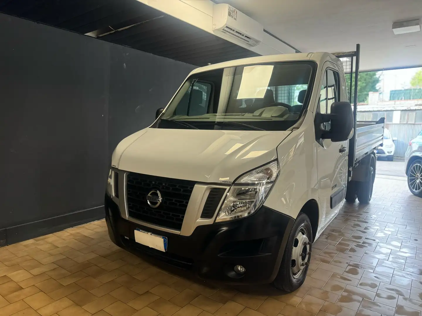 Nissan NV400 35 2.3 dCi Ribaltabile Trilaterale Bianco - 2