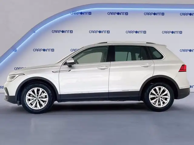 Volkswagen Tiguan view 4