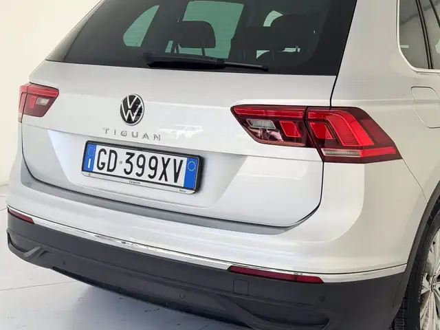 Volkswagen Tiguan view 18