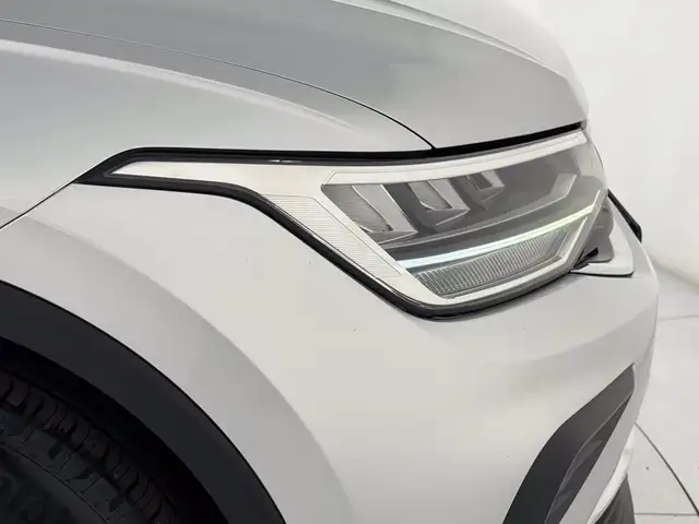 Volkswagen Tiguan view 14
