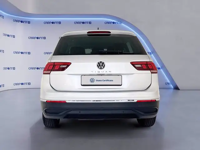 Volkswagen Tiguan view 5