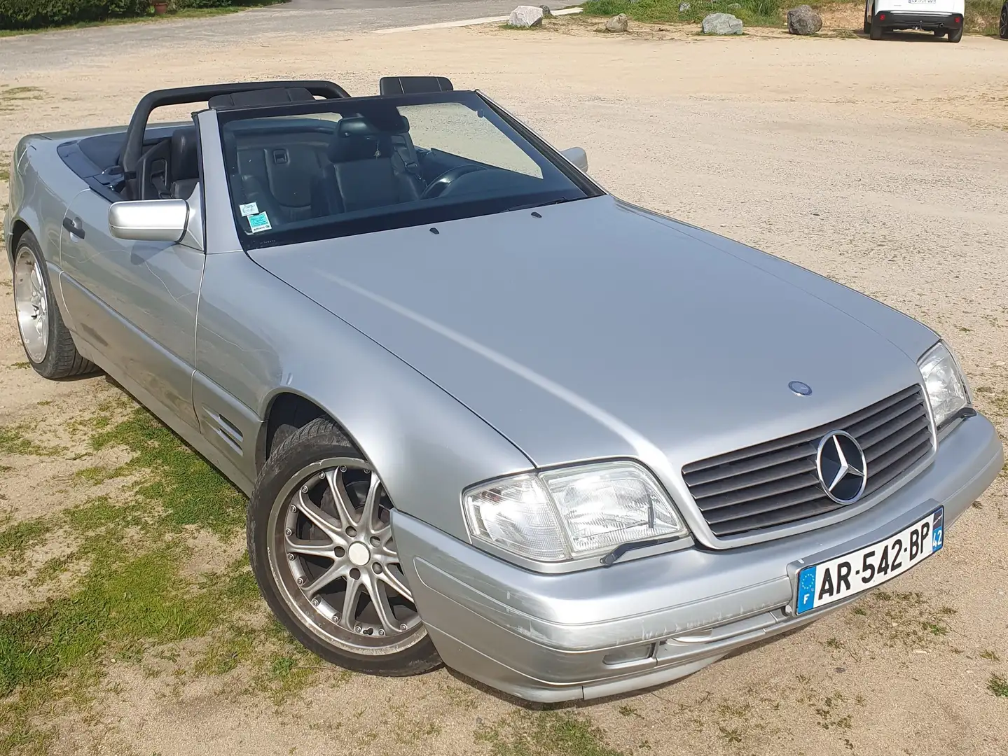 Mercedes-Benz 320 Šedá - 1