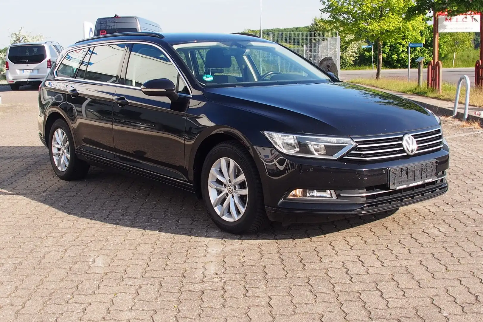 Volkswagen Passat Variant Comfortline/ACC/NAVI/ Siyah - 2