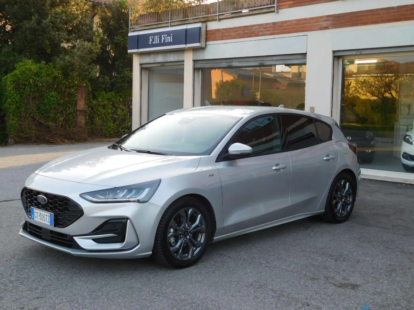 Ford Focus 1.0 EcoBoost 125CV 5p. ST Line Grijs - 1