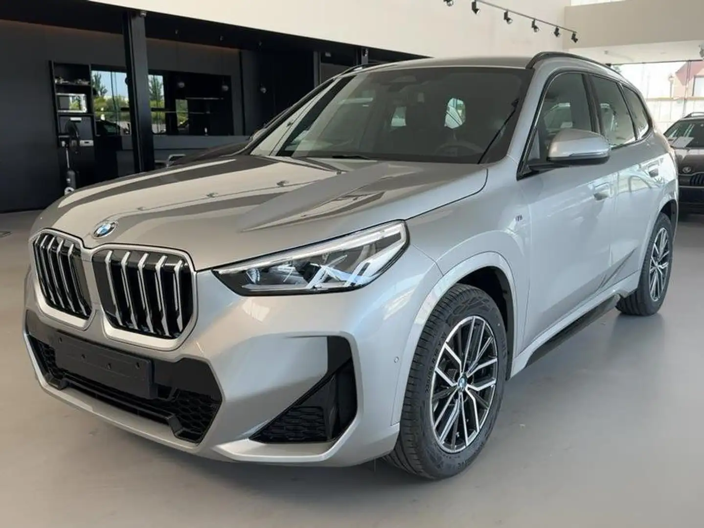 BMW X1 sDrive18iA M PAKKET Zilver - 1