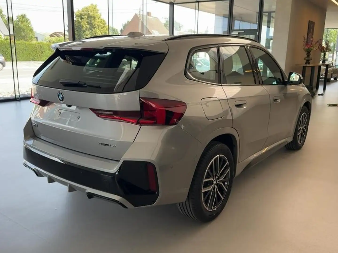 BMW X1 sDrive18iA M PAKKET Zilver - 2