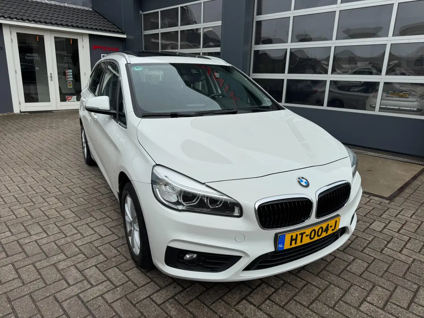 BMW 218 2-serie Active Tourer 218i Essential Sport / Pano Blanc - 2