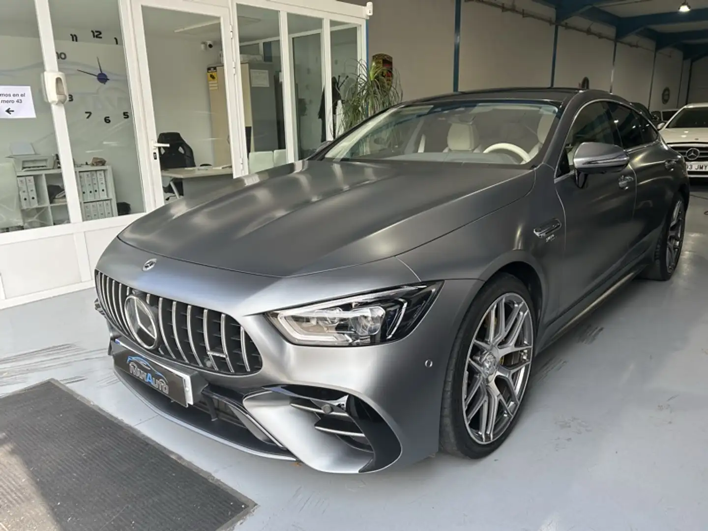 Mercedes-Benz AMG GT Coupé 53 4Matic+ Gris - 2