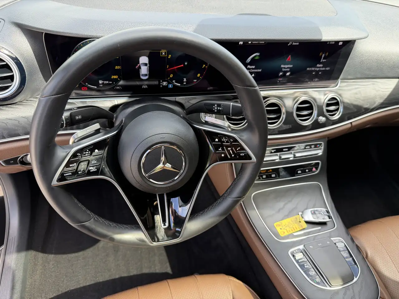 Mercedes-Benz E-Class снимка Mercedes-Benz E-Class