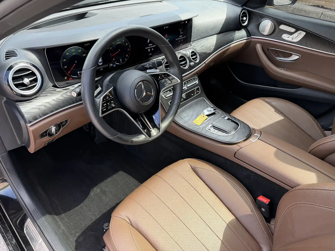 Mercedes-Benz E-Class снимка Mercedes-Benz E-Class